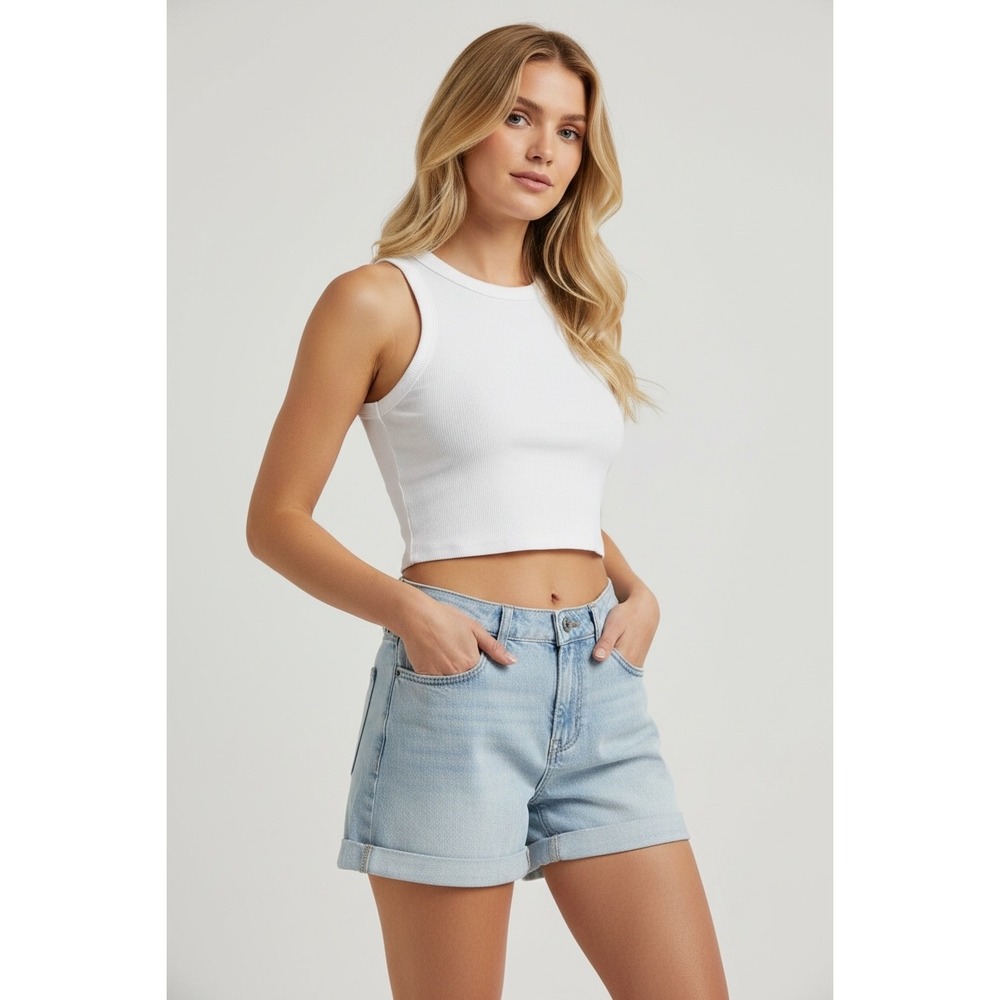 Old Navy High Rise Slouchy Straight Denim Shorts Size 6 Light Wash Cotton‎